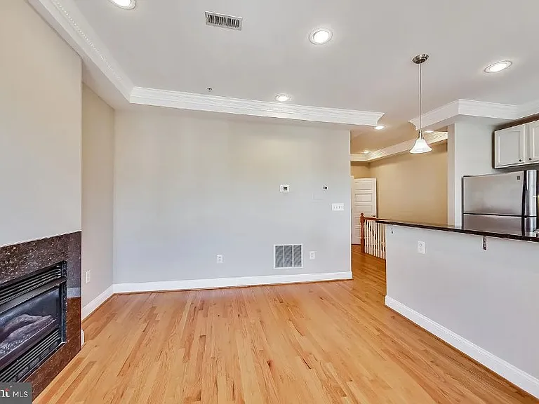 806 Maryland Ave NE #33 — Photo 5
