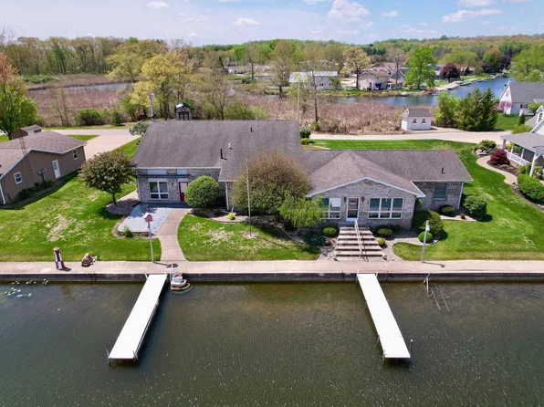 2511 Captains Ct, Rochester, IN 46975