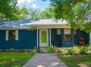 505 W Burbank St, Fredericksburg, TX 78624