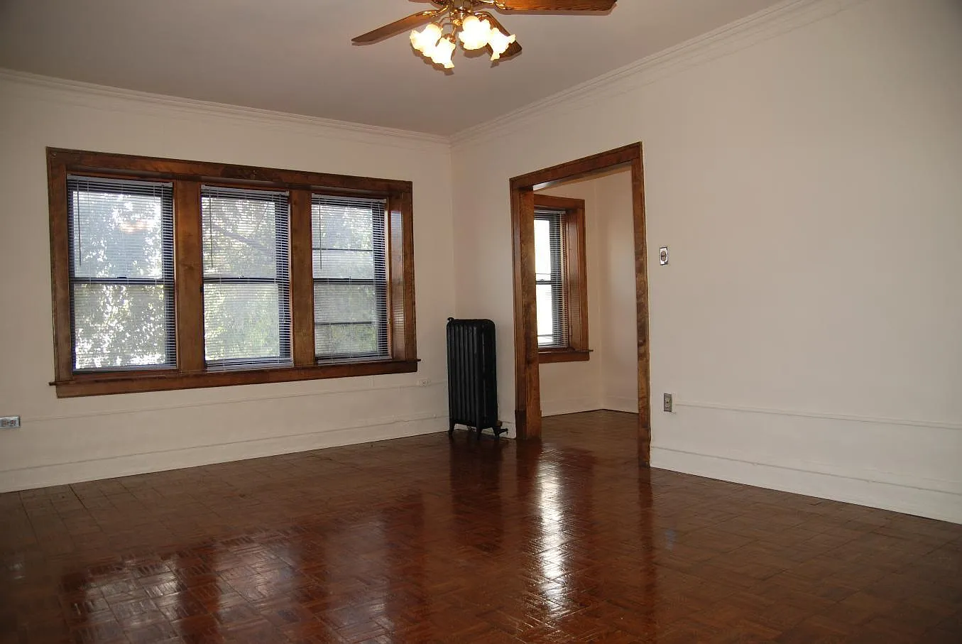 553 West Oakdale Avenue — Photo 3