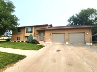 203 E 6th St, Miller, SD 57362
