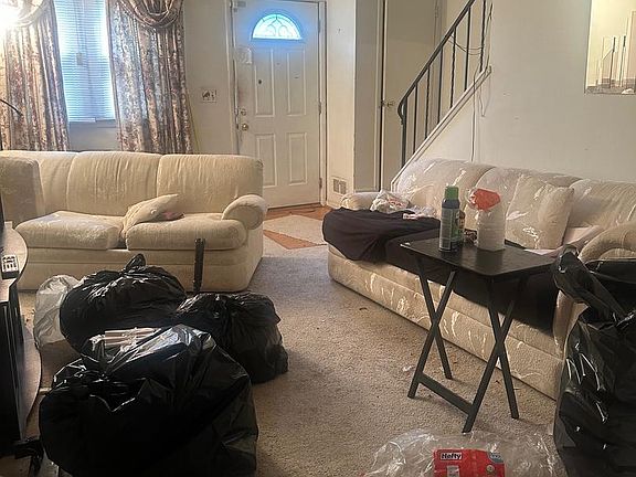 2nd image of 906 Homestead St
