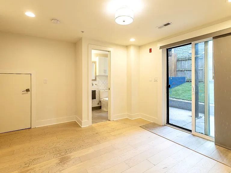 631 Florida Ave NE #B — Photo 11