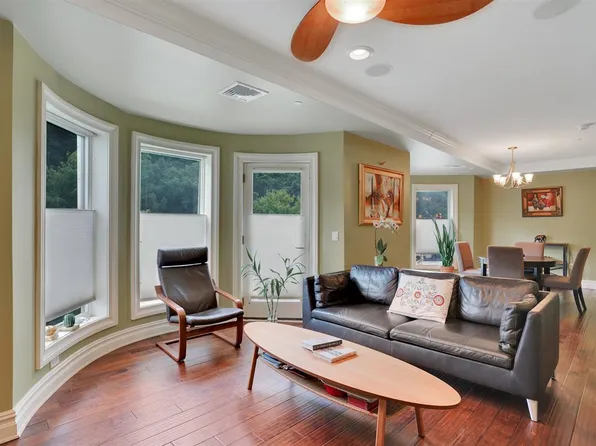 25 Oxford Lndg, Weehawken, NJ 07086