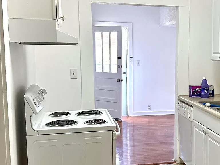 1232 Oakwood Ave NE — Photo 7