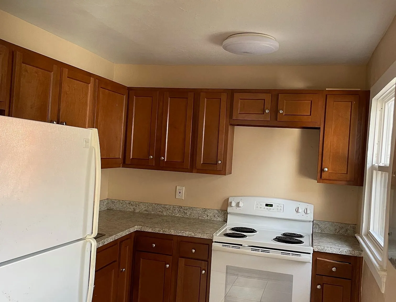 1 bed, 702 sqft, $990 — Photo 3