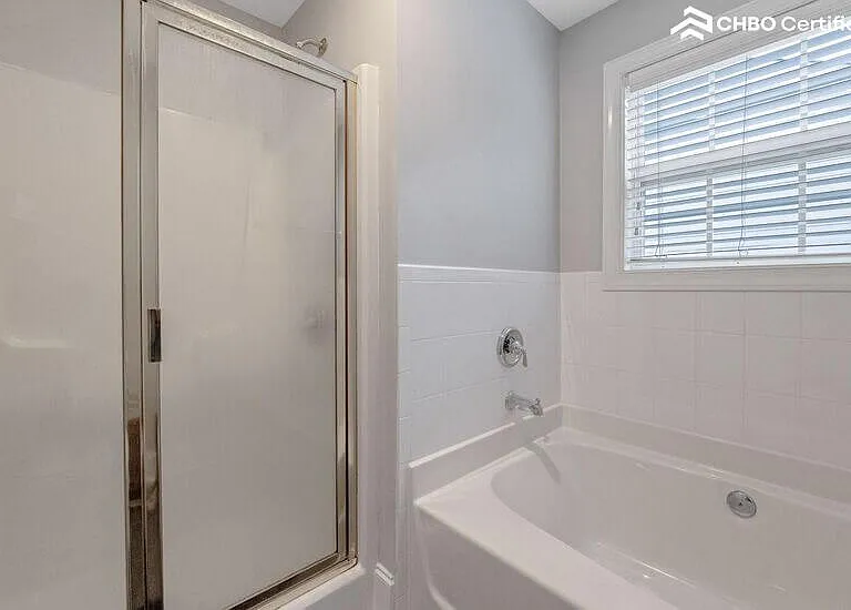 master shower tub toilet