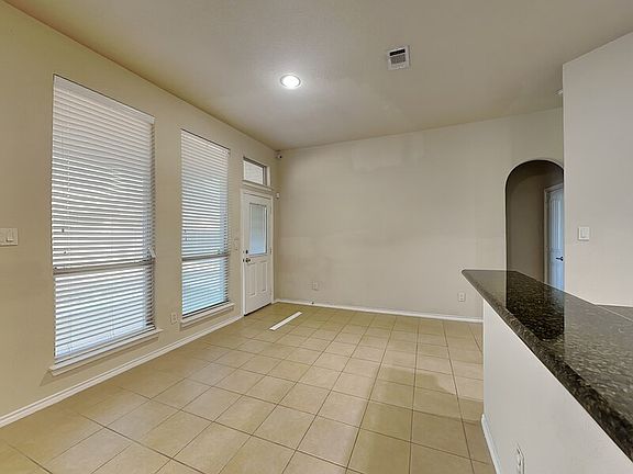 5th image of 1605 Grey Willow Ln