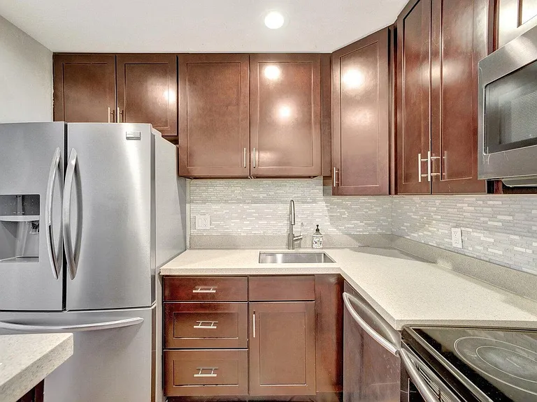 2400 NE 33rd Ave #211 — Photo 13