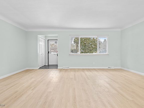 5th image of 474 Jeannette Dr
