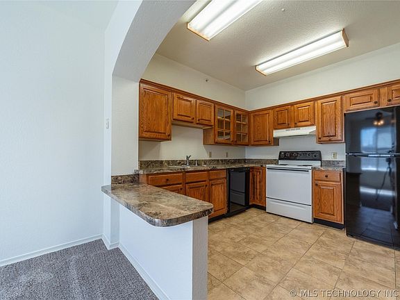 5th image of 301 E Washington Ave #2008