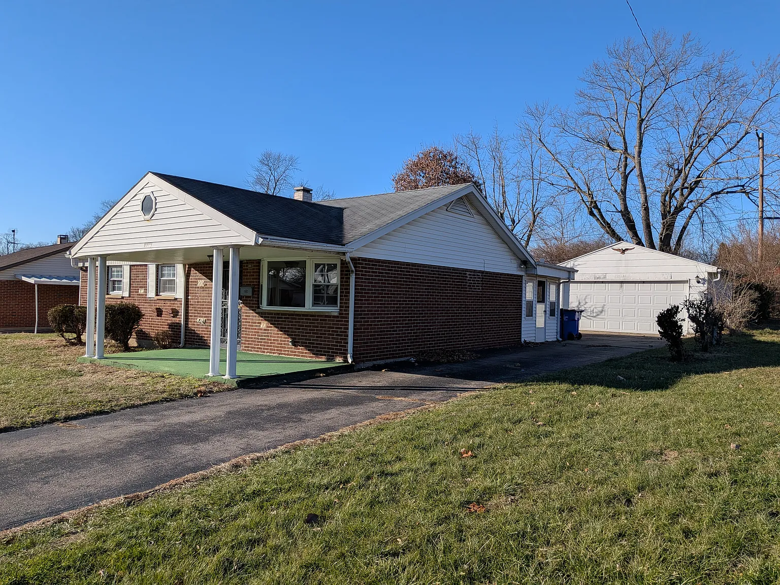 3 bed, 925 sqft, $1,200 — Photo 2