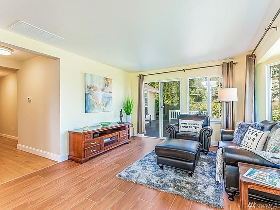 3rd image of 1910 W Mukilteo Blvd