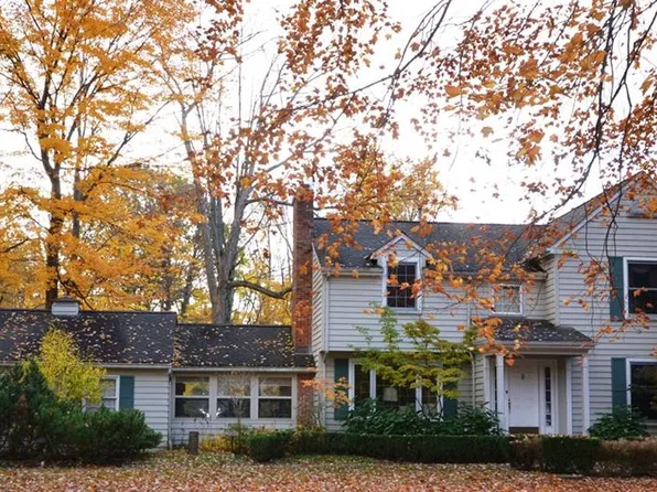 31400 Fairview Dr, Orange, OH 44022