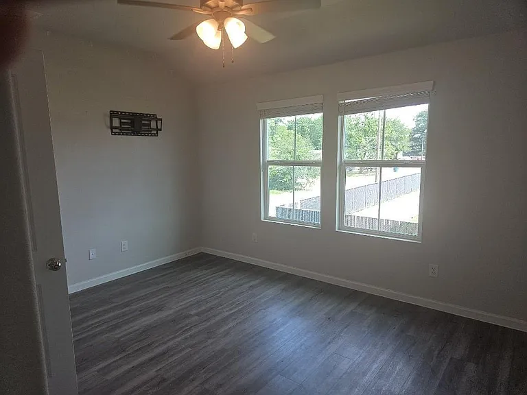501 Hines St #B — Photo 9
