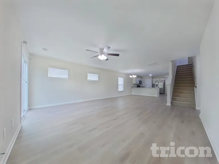 717 Vanguard St — Photo 3