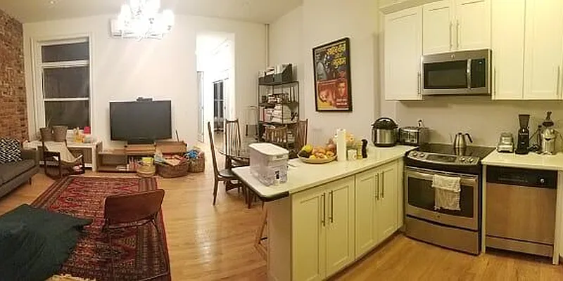 Rented by Metropolitan Realty | media 4