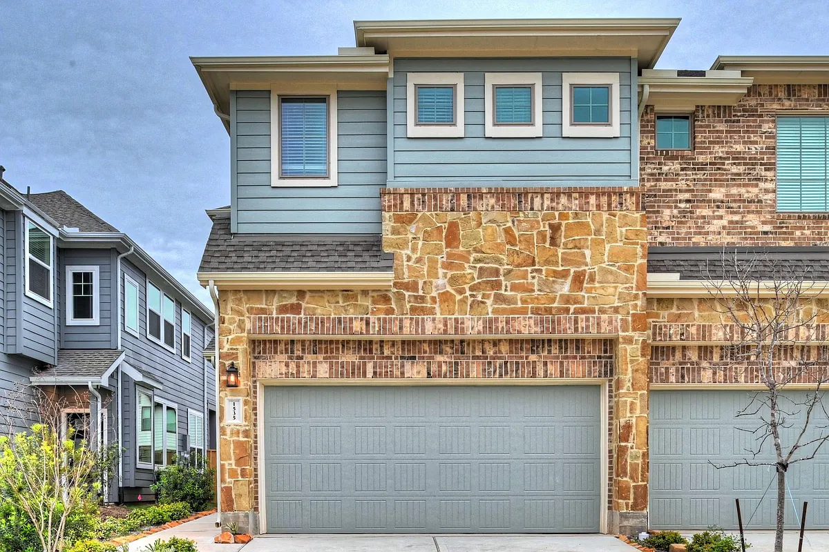 Building Photo - 1535 Crystal Stream Dr