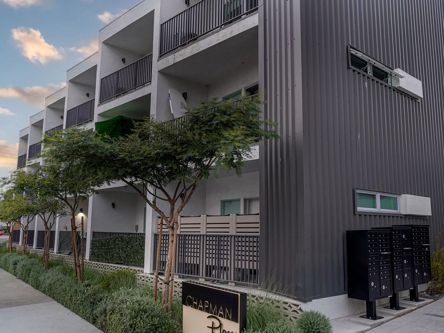 Chapman Place — Photo 2