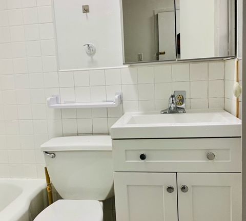 4th image of 247 Elizabeth St #14