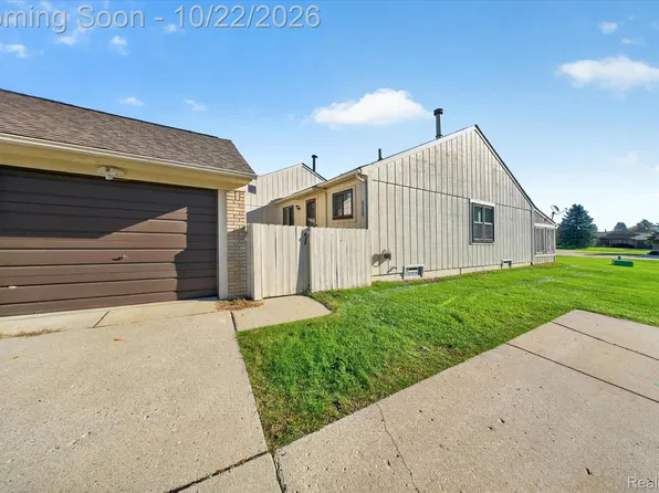 10053 Arlington Cir, South Lyon, MI 48178