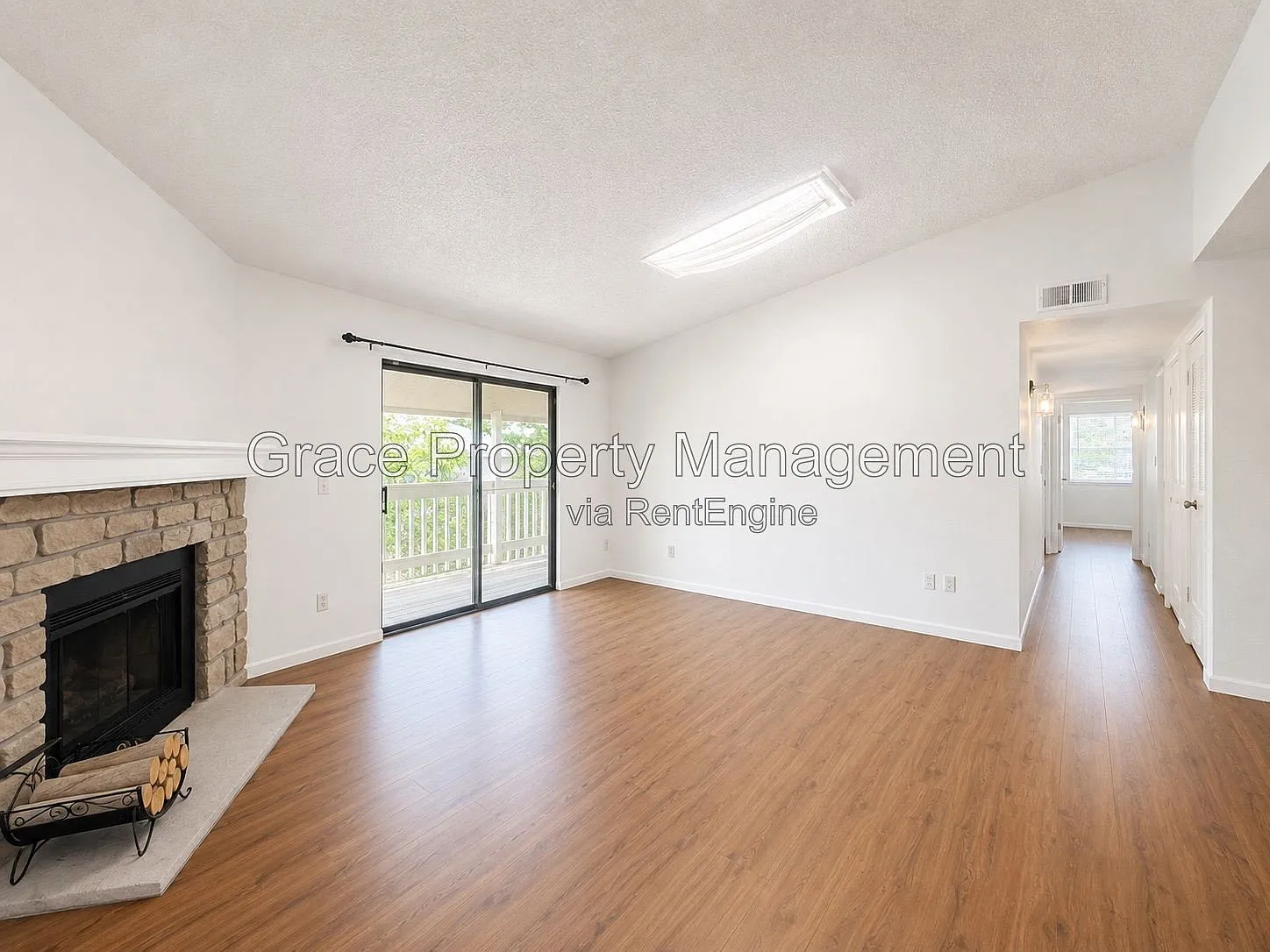 3 bed, 2.0 bath, 1177 sqft, $2,000 — Photo 2