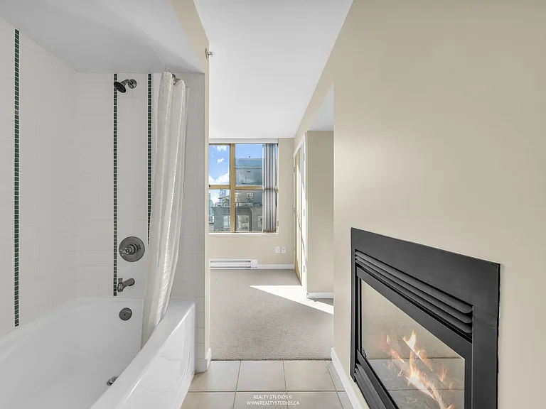 969 Richards St — Photo 10