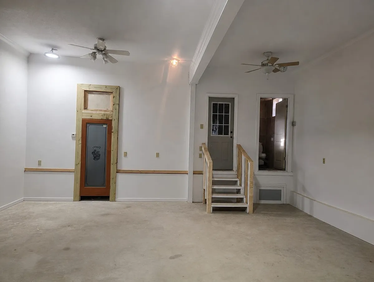 Building Photo - 493 S Park Ave #3