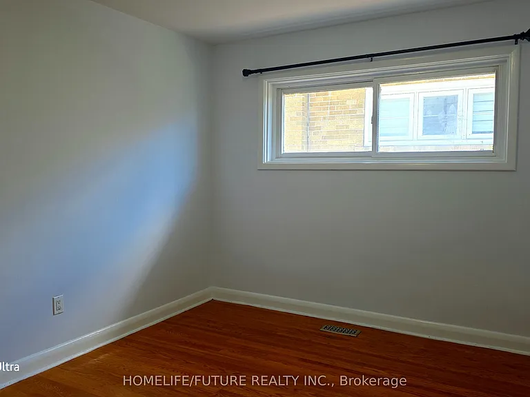 37 Miramar Cres #UPPER — Photo 9