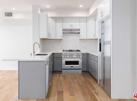 5th image of 3726 Kelton Ave #201