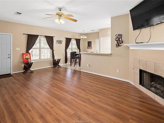4th image of 608 Townplace Dr
