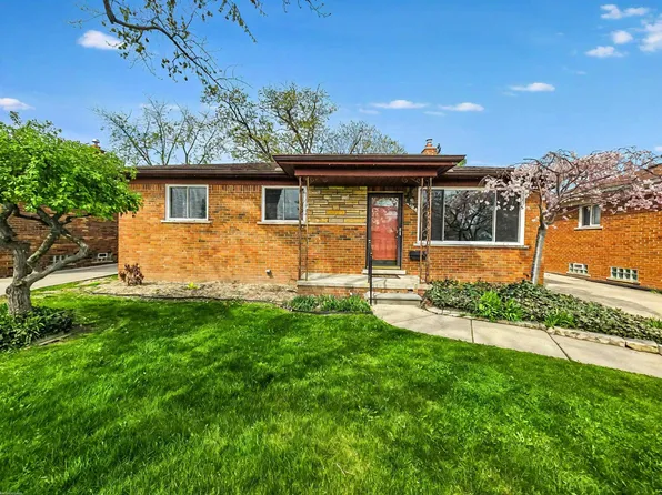 27719 Rockwood St, Saint Clair Shores, MI 48081