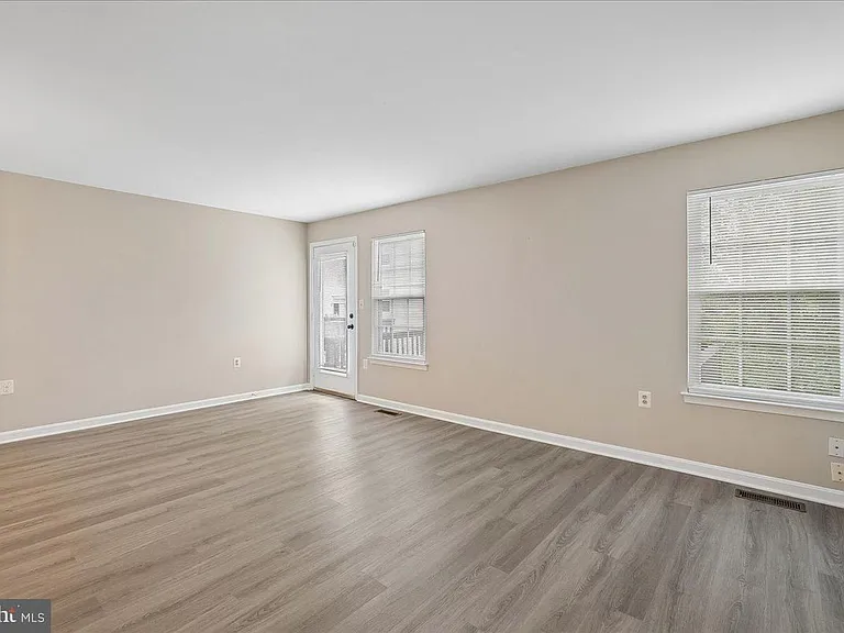 104 Frazer Dr — Photo 18