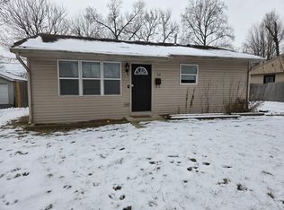 34 Cardinal Ln, Carpentersville, IL 60110