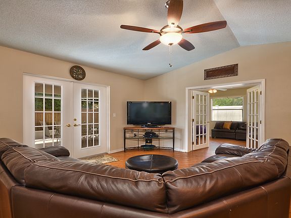 3rd image of 1902 Glen Lakes Cir N