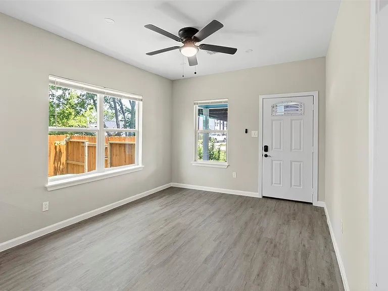 8402 Bassett St — Photo 4