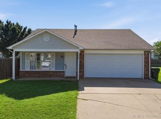 1922 Lexington Rd, Claremore, OK 74017