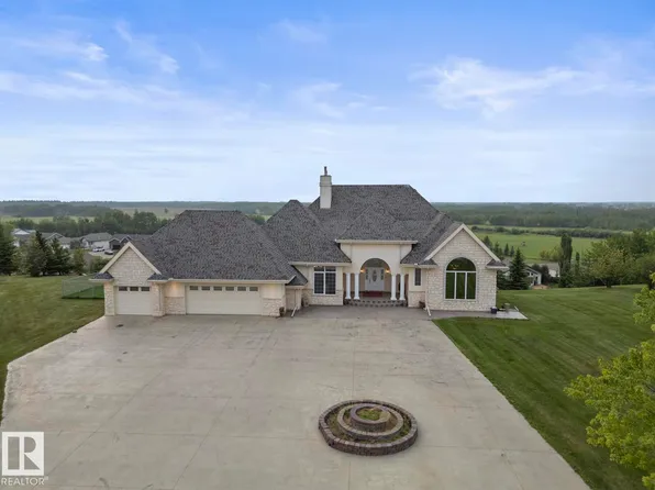 3006 Wayne Way, Cold Lake, AB T9M 1P8