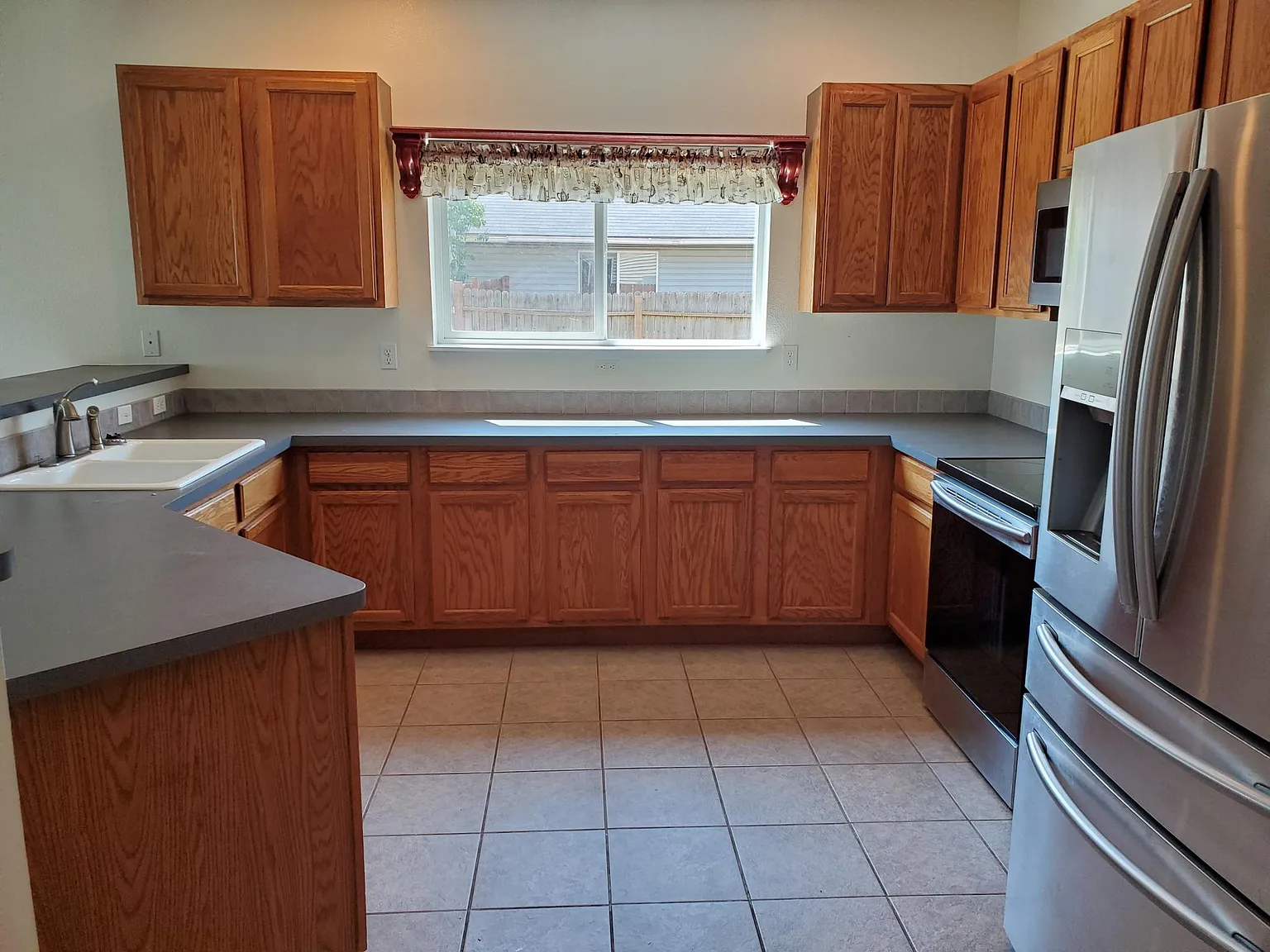 3 bed, 1934 sqft, $2,500 — Photo 3