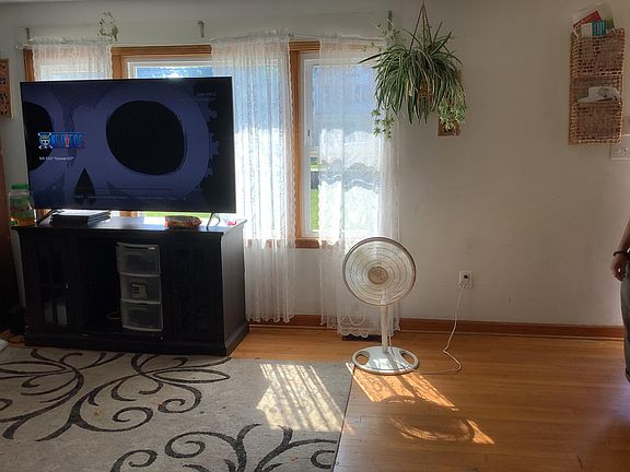4th image of 2816 Floraland Dr NW