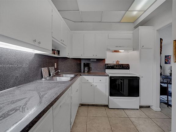 4th image of 4350 Hillcrest Dr APT 1018