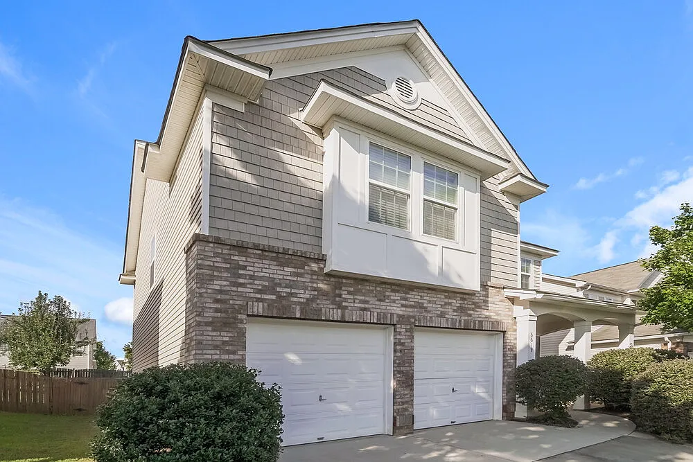 3 bed, 2.5 bath, 1943 sqft, $2,490 — Photo 4