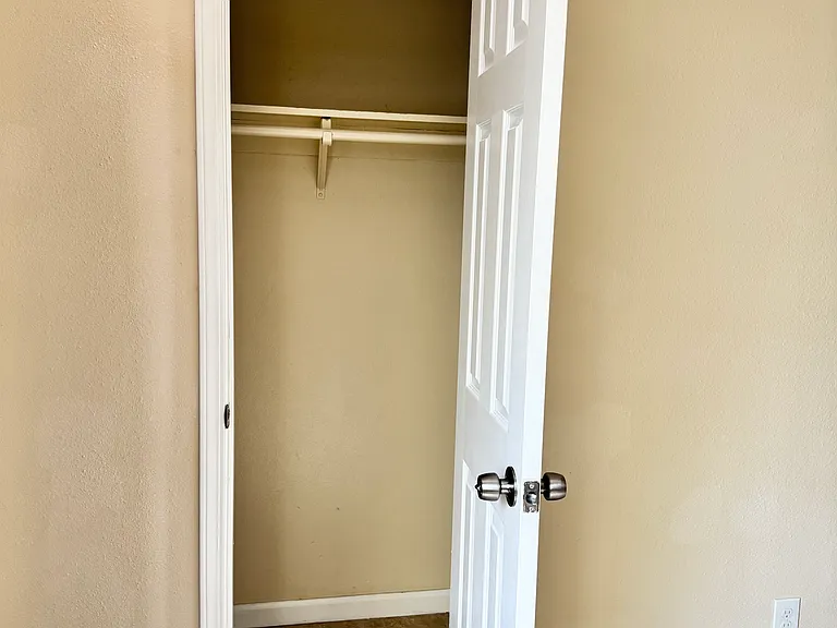 127 E Louise St #3 — Photo 5