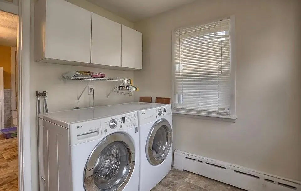 3 bed, 2.0 bath, 1176 sqft, $2,200 — Photo 3
