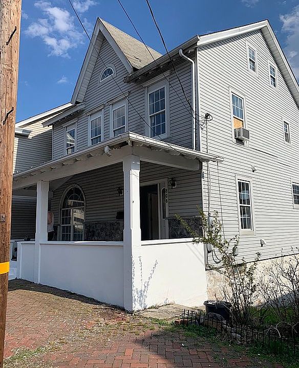 1st image of 808 E Grand Ave