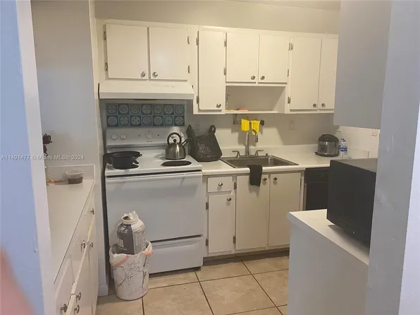 20731 NE 4th Pl APT 101, Miami, FL 33179