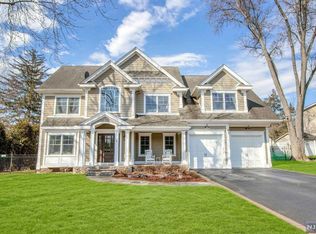 3 Amelia Dr, Old Tappan, NJ 07675