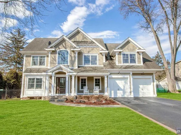 3 Amelia Dr, Old Tappan, NJ 07675