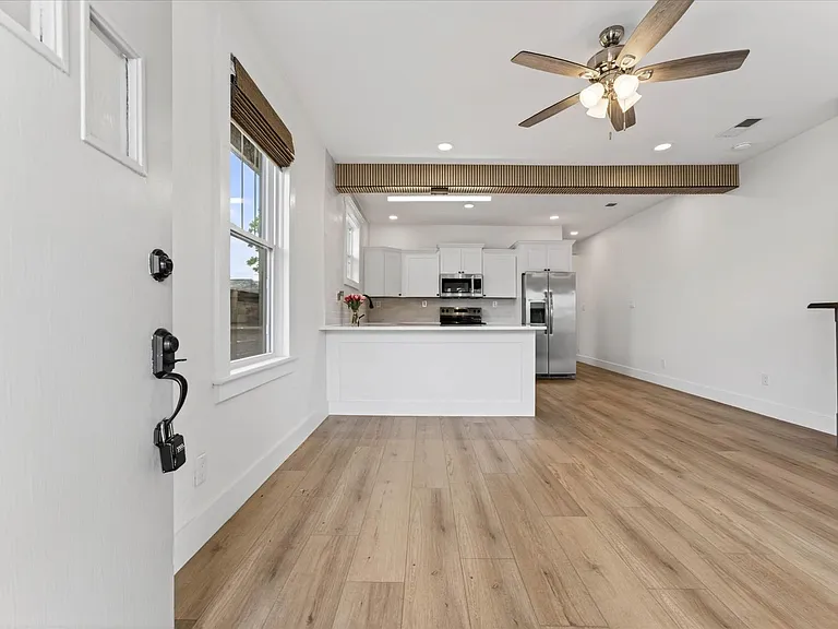 330 Main St — Photo 5