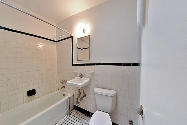 Rented by CitySites Real Estate Group | media 15